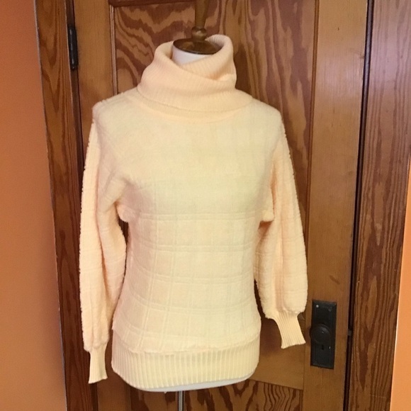 Vintage 70s yellow fuzzy turtleneck sweater - Picture 4 of 9